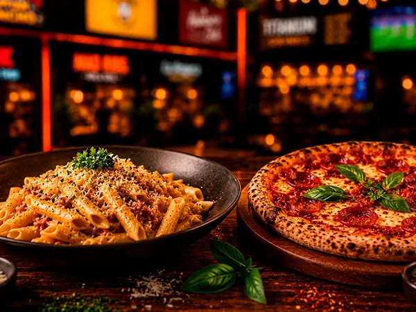 Tabla de sushi y pizza del patio gastronómico de Lambaré