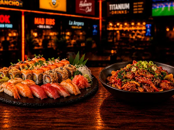 Tabla de sushi y pizza del patio gastronómico de Lambaré